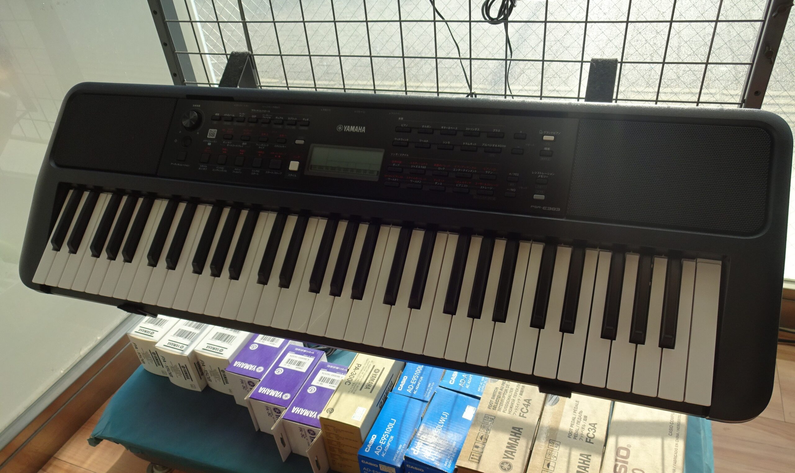 写真：YAMAHA　PSR-E383