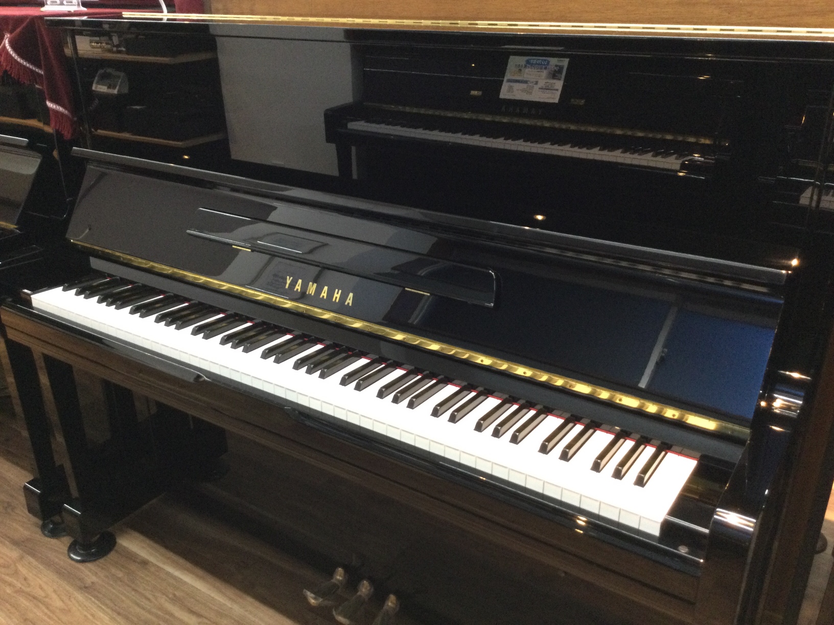 写真：YAMAHA　U100SX